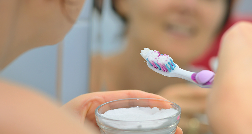 can you brush your teeth with baking soda