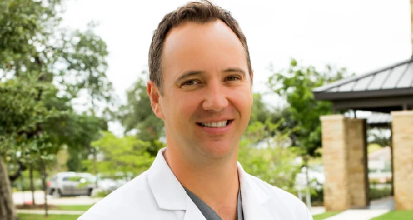 Dr. DERRICK Oral and maxillofacial surgeons Dentist Austin