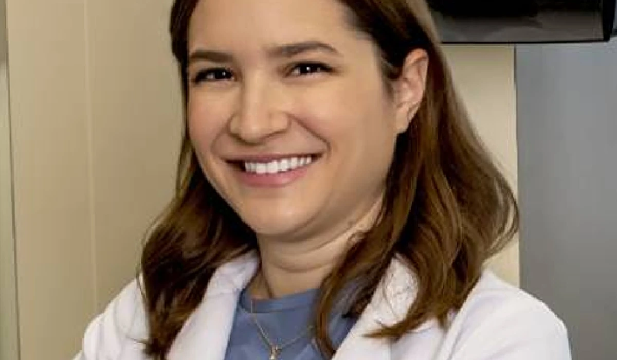 Dr. Lindsay Harbron