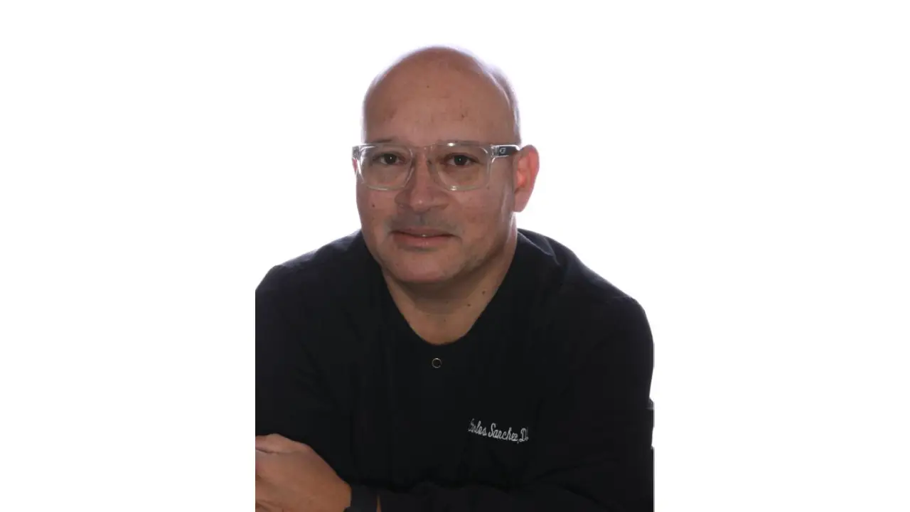 Dr. Carlos Sanchez